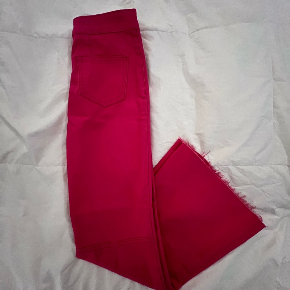 Chelsea & Violet Girls
Raw hem flare pants
Med 11/12